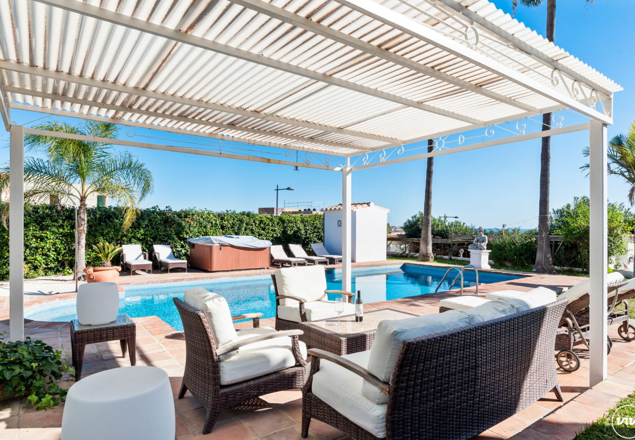 Villa en Estepona - Casa Blanca | Piscina | Jardín