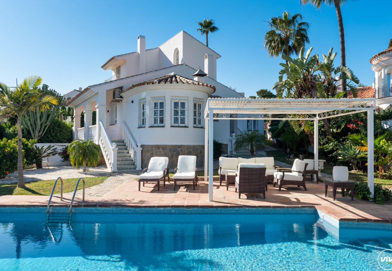 Villa en Estepona - Casa Blanca | Piscina | Jardín