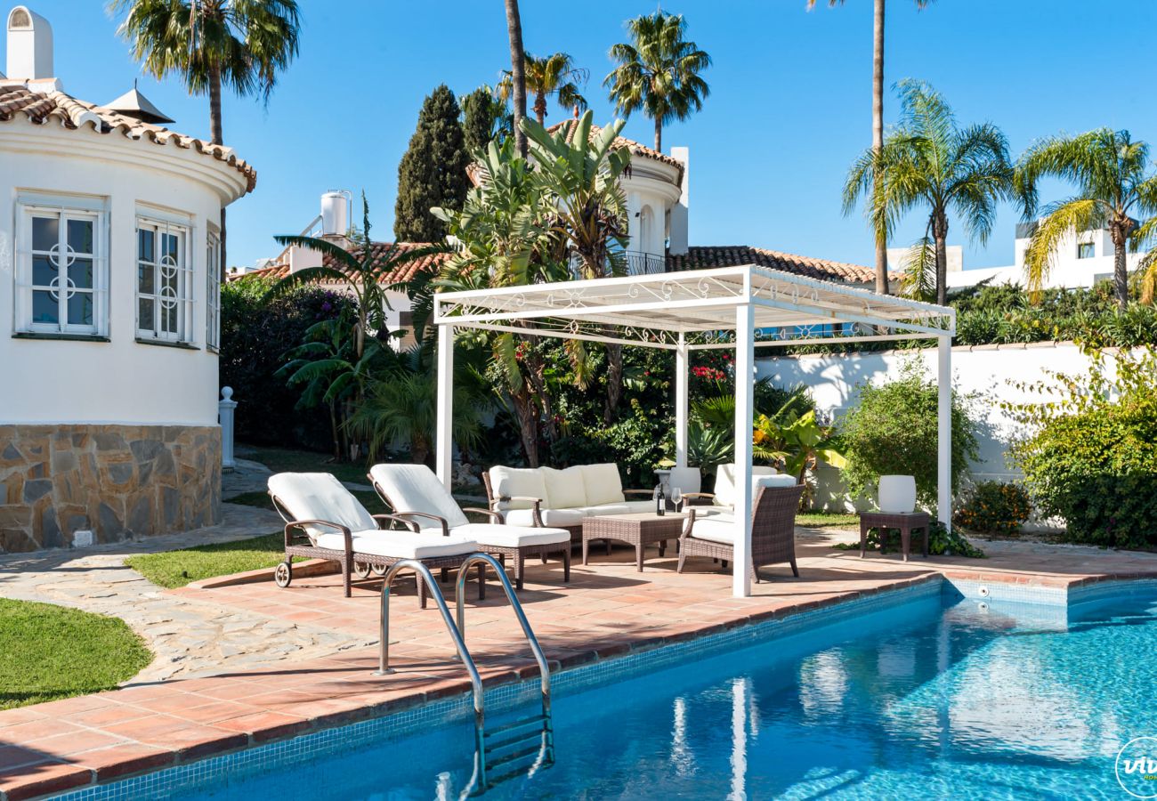 Villa en Estepona - Casa Blanca | Piscina | Jardín