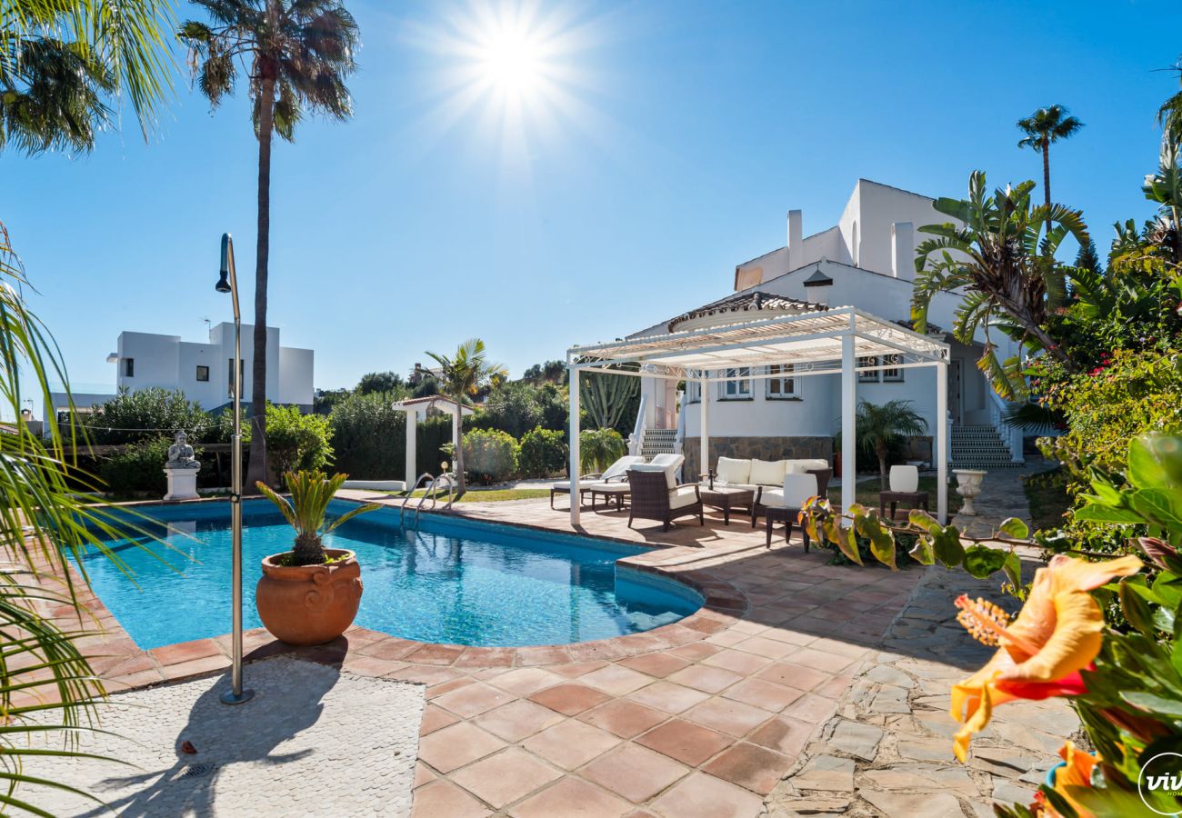 Villa en Estepona - Casa Blanca | Piscina | Jardín