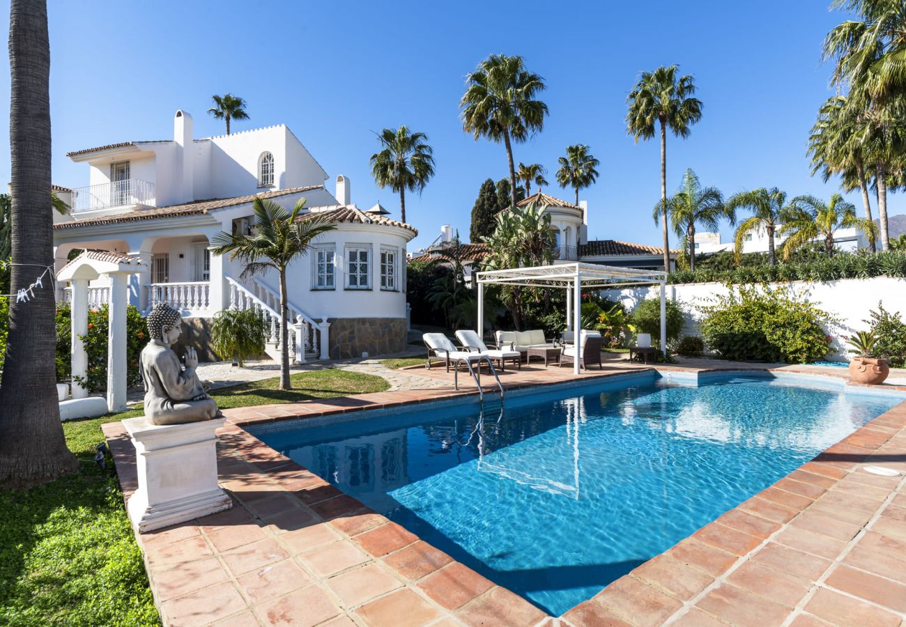 Villa en Estepona - Casa Blanca | Piscina | Jardín