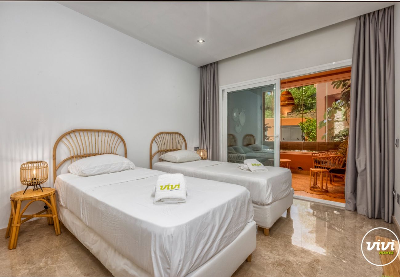 Appartement in Nueva Andalucia - Boho | Luxe | Zwembad | Uitzicht