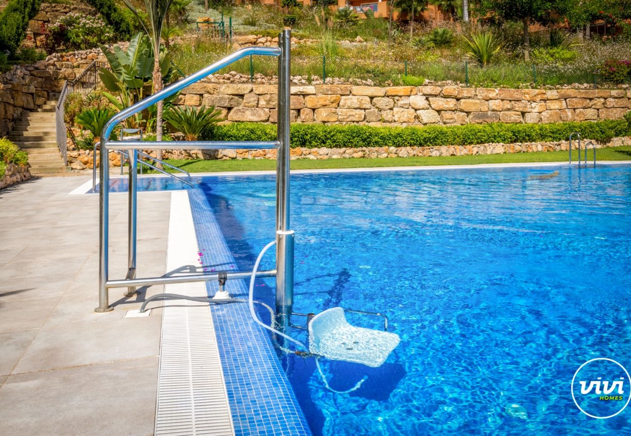 Appartement in Nueva Andalucia - Boho | Luxe | Zwembad | Uitzicht