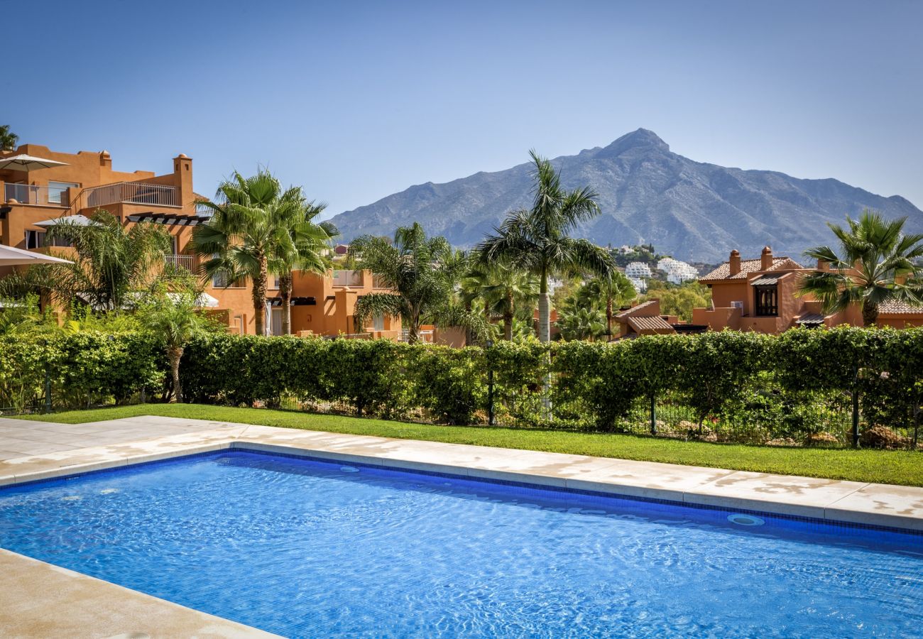 Appartement in Nueva Andalucia - Boho | Golf | Uitzicht | Zwembad